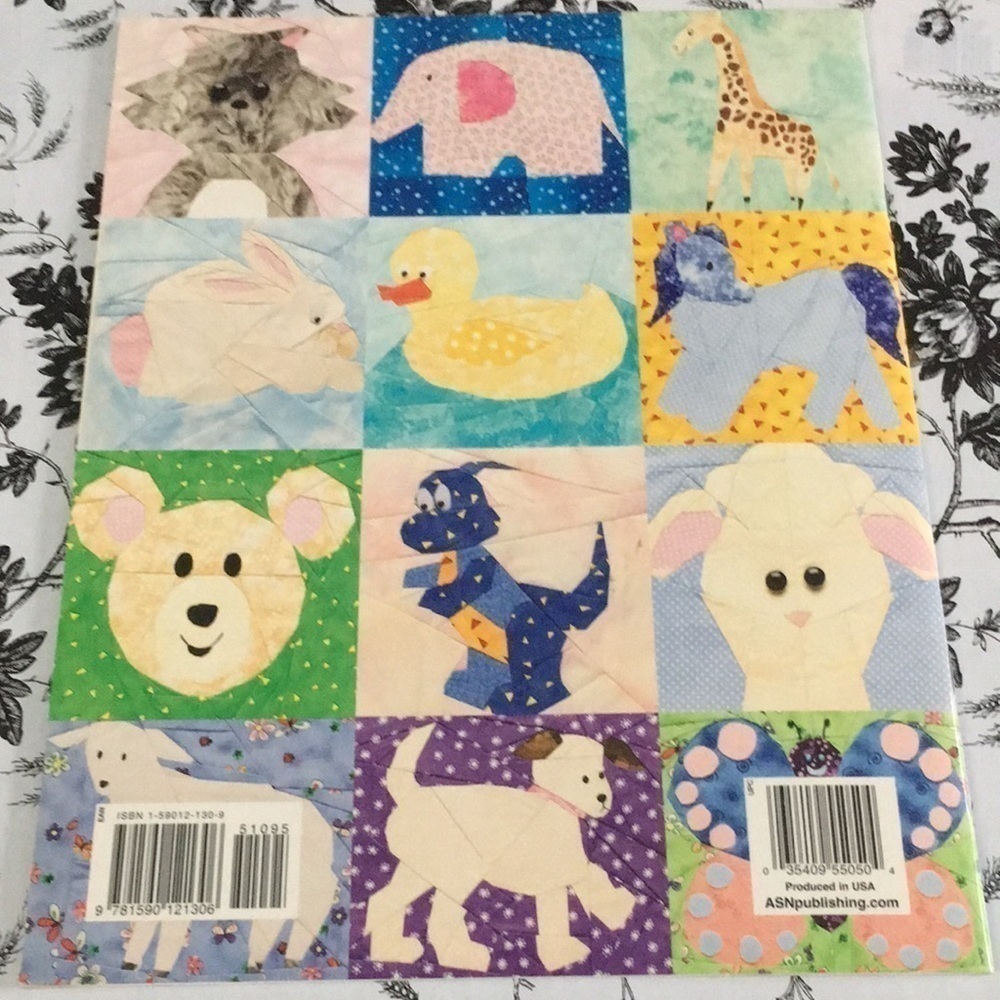 24 Lovable Animal Quilt Blocks Linda Causee Pattern Book - Picture 2 of 8